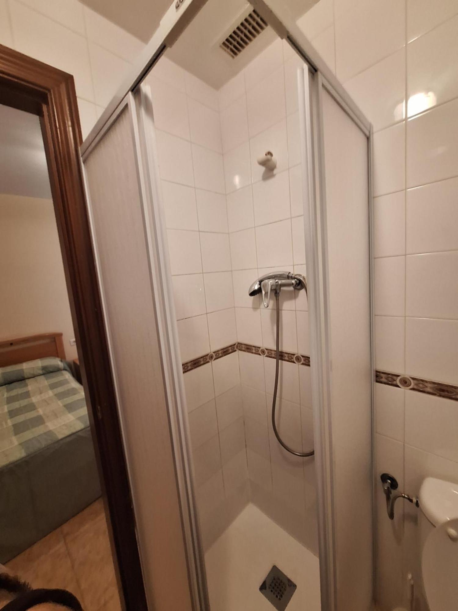 Tardienta Hostal Pension - La Rotonda酒店 外观 照片